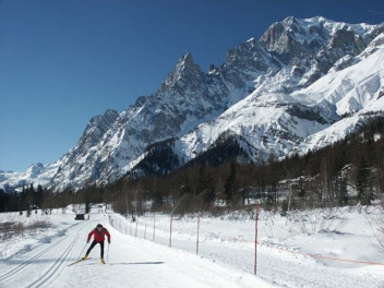 Cross-country skiing in Val Ferret